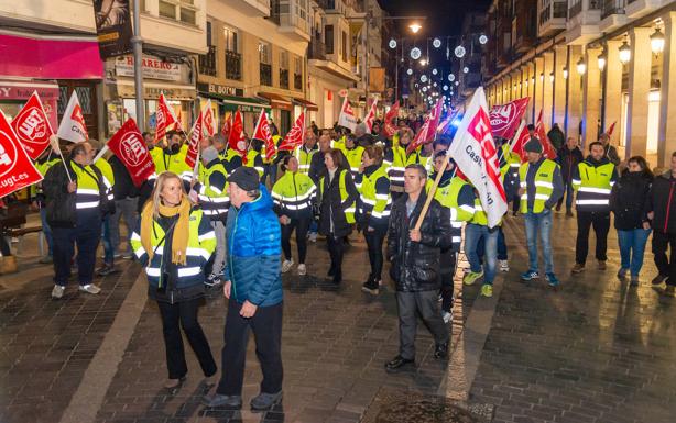 La plantilla de Aquona en Palencia vuelve a echarse a la calle