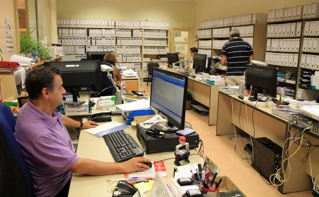 Los funcionarios municipales que trabajen los sábados cobrarán como medio festivo