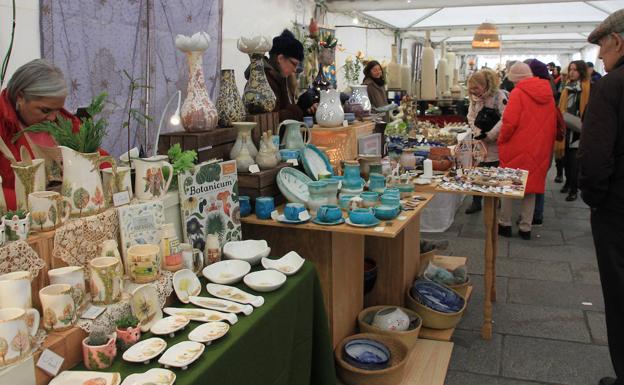 La Feria de Cerámica abre con veinticinco puestos artesanos