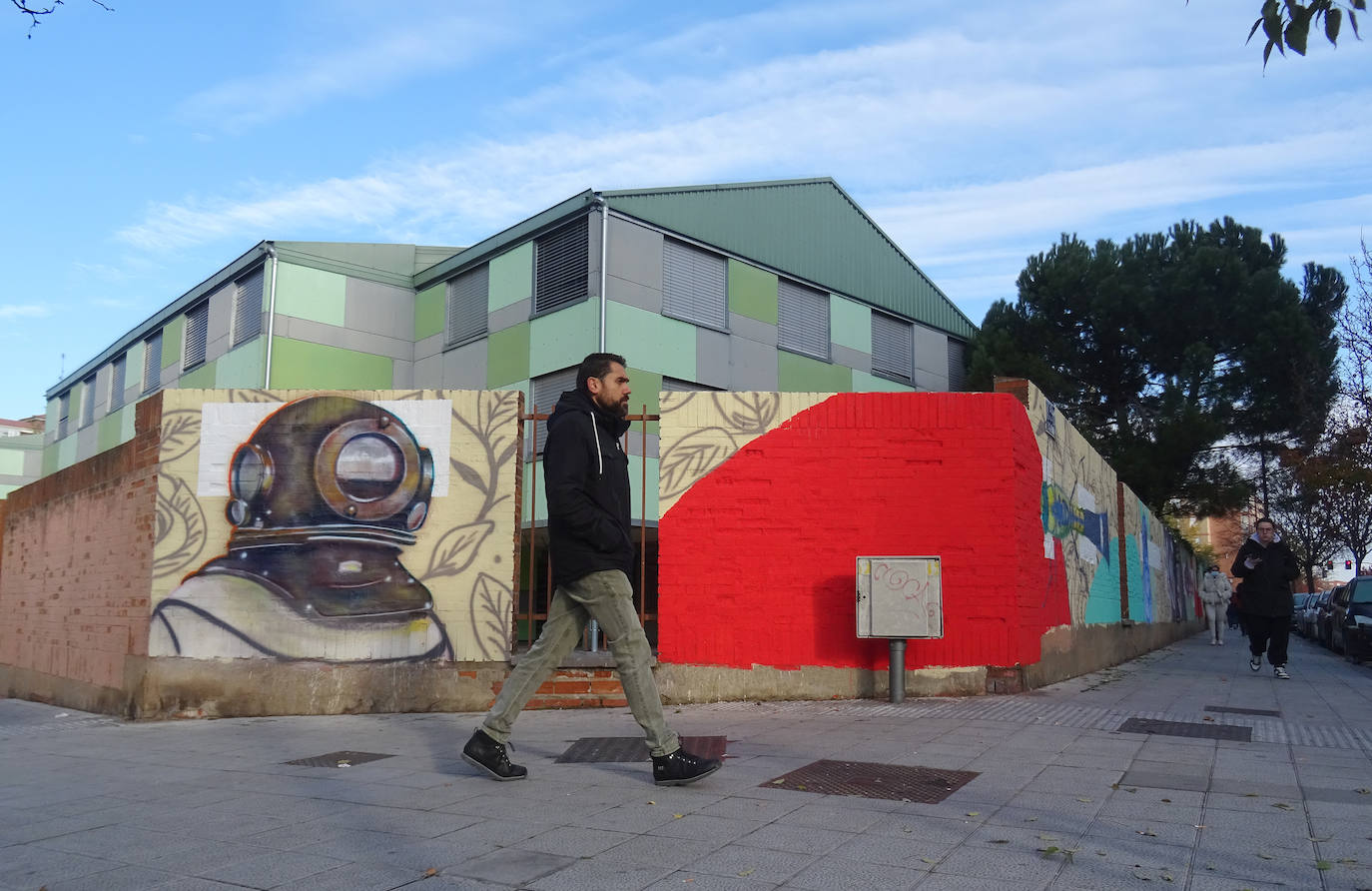 Recorrido por los 'Murales de la felicidad' del barrijo de Los Pajarillos de Valladolid