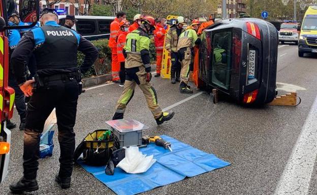 Dos heridos en un accidente entre un camión y un coche en Peñafiel