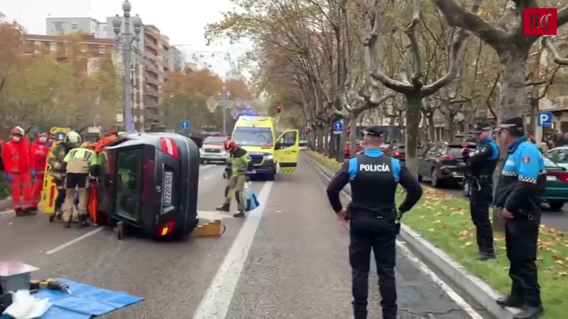 Excarcelan a un hombre tras volcar con su vehículo en el paseo de Zorrilla de Valladolid