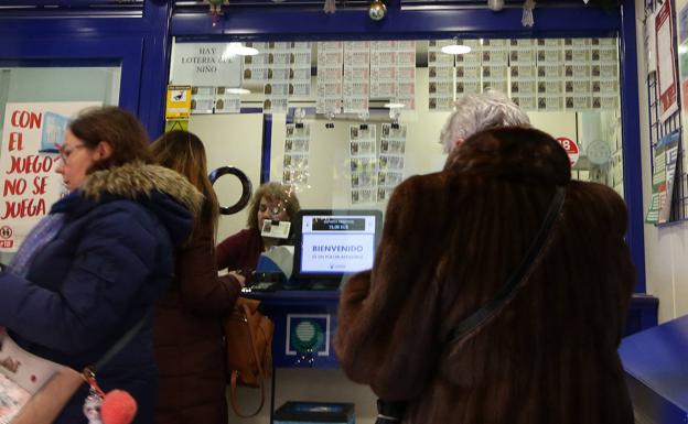 «Es una locura, no damos abasto a vender lotería»