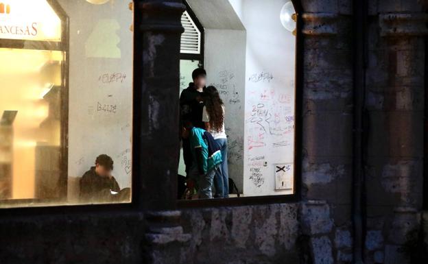 La primera relación sexual: a los 14 años en la región y el 28% sin protección