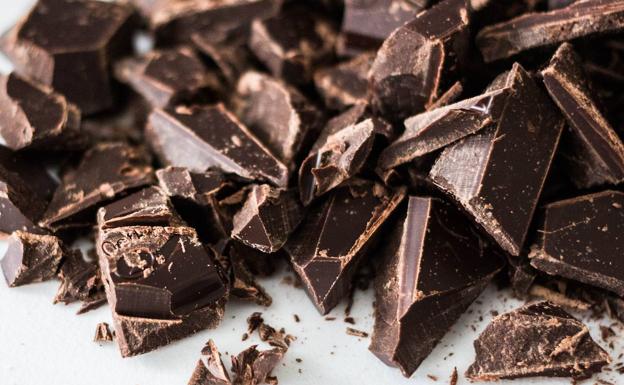 Alerta alimentaria por frutos secos en chocolate negro procedente de España