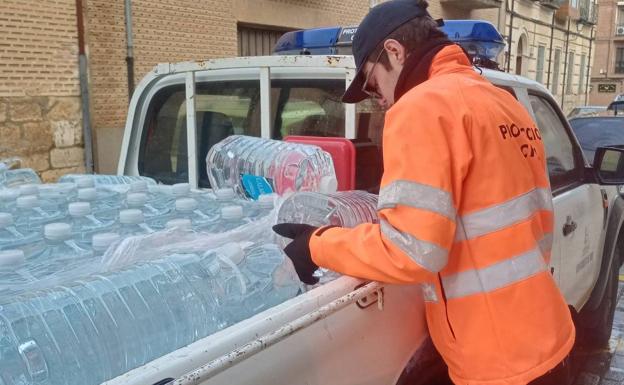 Potabilizadoras portátiles y mil garrafas para los 8.500 vecinos de Toro sin agua potable