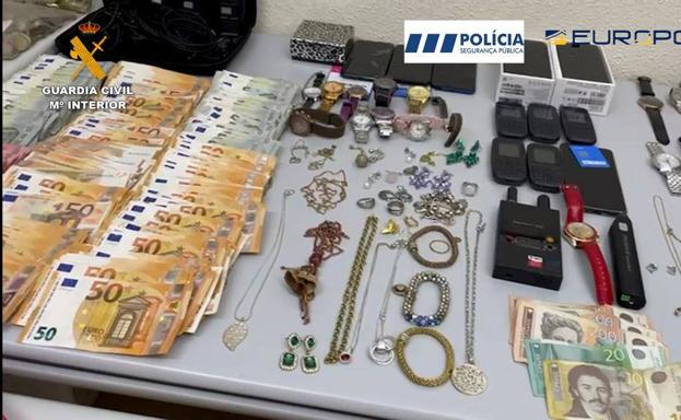 Investigan el robo de 20.000 euros en relojes, joyas y dinero en un chalé de Villalobón