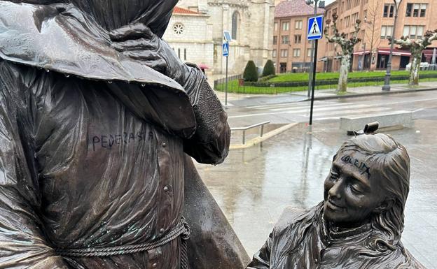 El Monumento al Cofrade en Valladolid amanece con pintadas insultantes