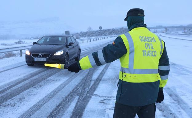 La Policía Municipal de Valladolid advierte de la importancia de los neumáticos