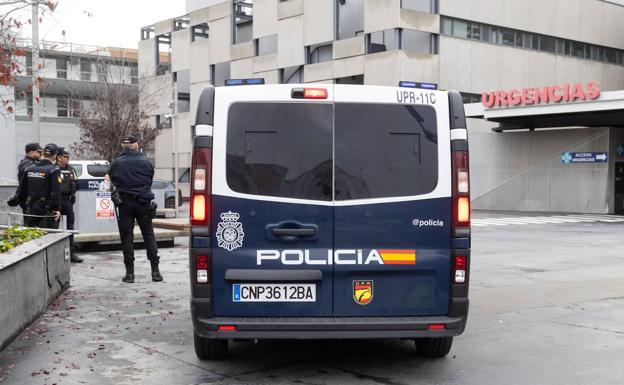 Despliegue policial por el aviso de aglomeraciones tras el alta hospitalaria de un preso