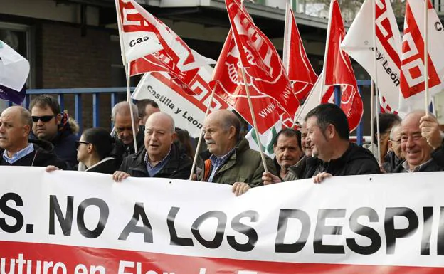 La plantilla de Flor de Esgueva protesta contra los despidos anunciados en Peñafiel