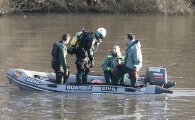 La búsqueda de los ocupantes en el ultraligero hundido en el Duero se reanuda este lunes