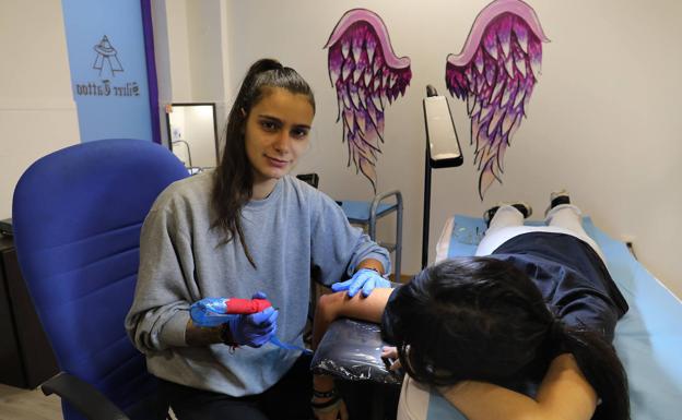 Arte corporal solidario en Palencia contra el cáncer