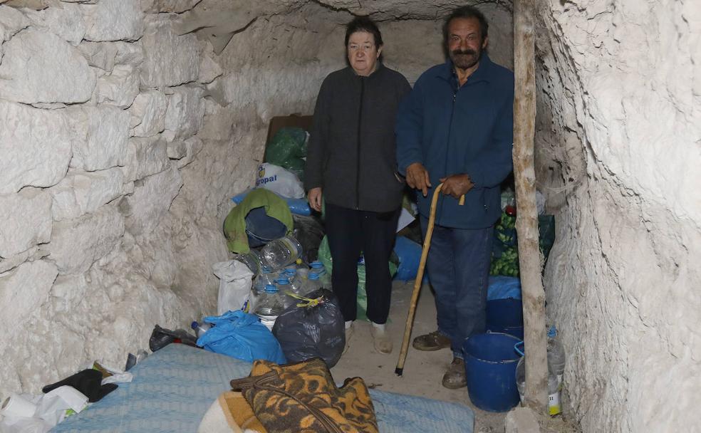 «No me atrevo a quitar las telarañas del techo de la cueva porque cae tierra»