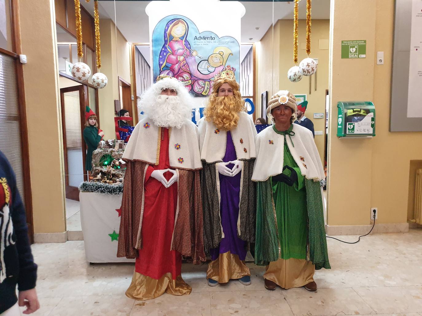 Los Reyes Magos visitan el colegio Teresianas