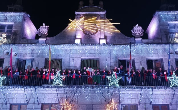 Medina del Campo inaugura la Navidad con un desfile de Papá Noel