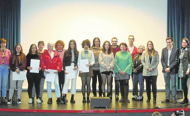 El trabajo del premio extraordinario, de cinta de casete a textiles