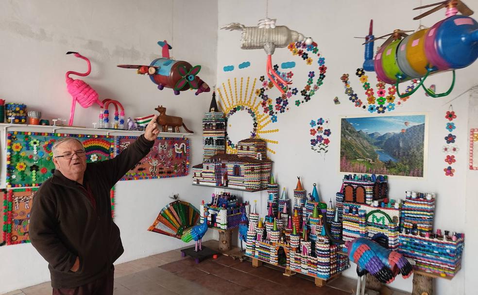 Tapones convertidos en monumentos