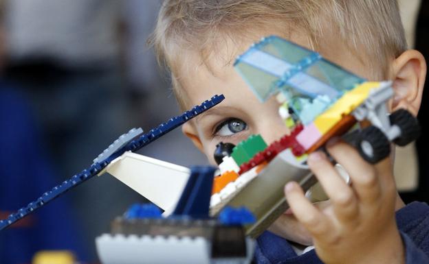 Sustancias químicas y piezas pequeñas, principales riesgos a la hora de elegir juguetes