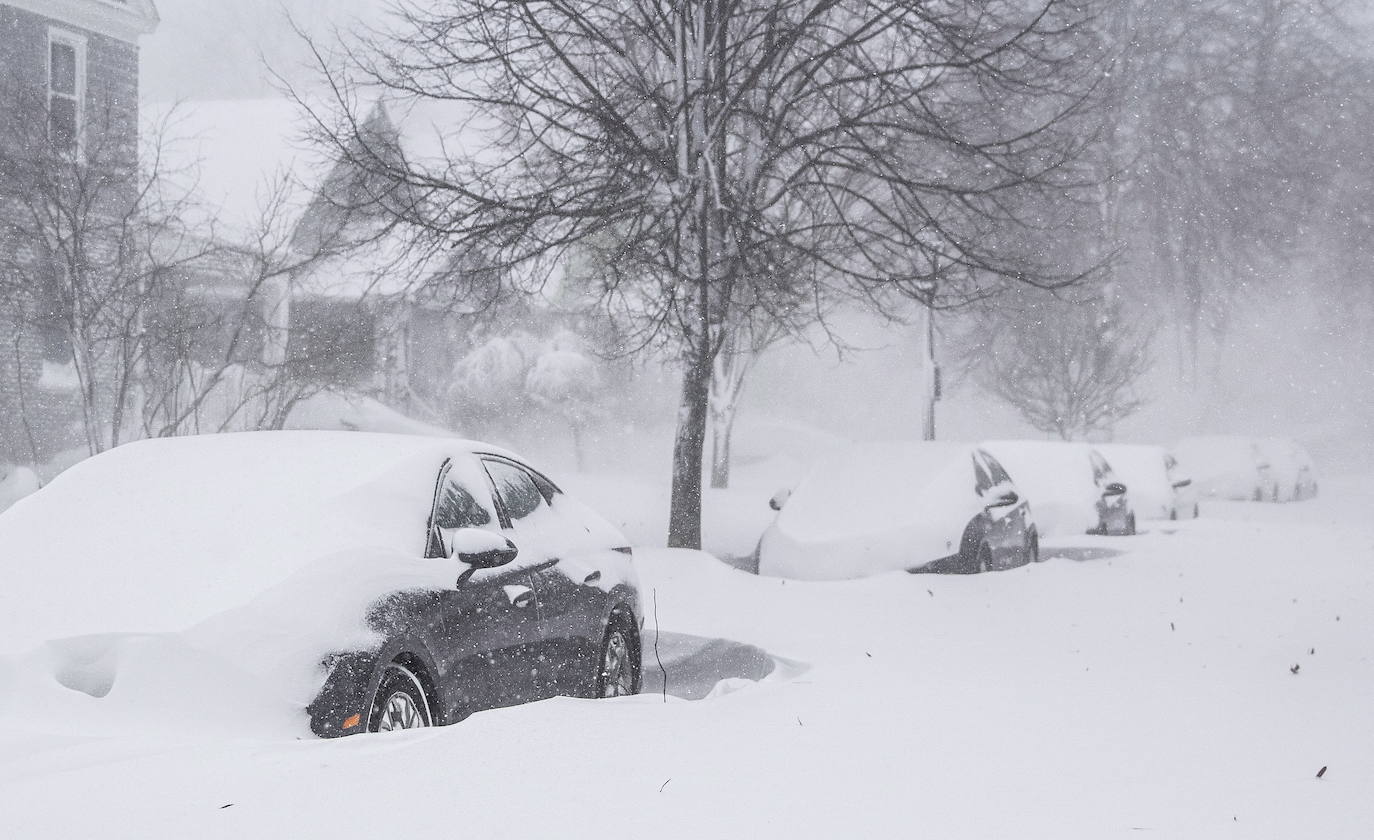 La nieve y el hielo sepultan el estado de Nueva York