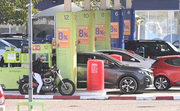 Un centenar de gasolineras de Valladolid suben los precios en la última semana