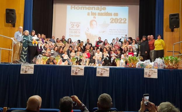 Aguilar de Campoo homenajea a los 39 bebés nacidos este año