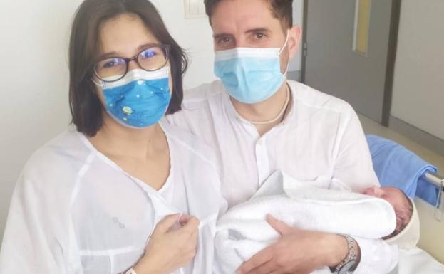 El primer bebé segoviano de 2023 se llama Mateo y ha pesado 3,14 kilos