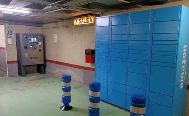 El 'parking' de la Plaza Mayor habilita taquillas para recoger compras de Amazon