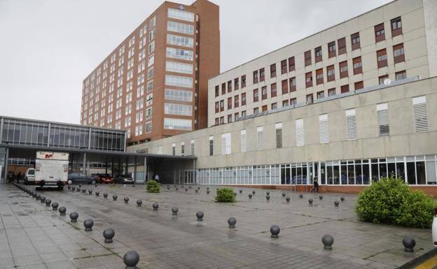 El Procurador pide medidas para evitar retrasos en las citas médicas en el Hospital de Palencia