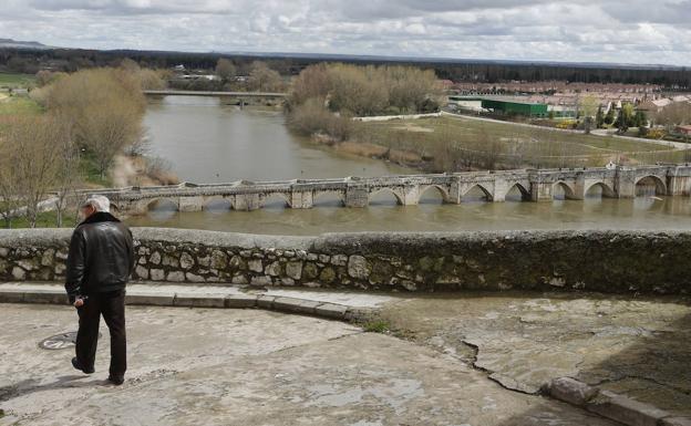 La Junta licita obras de mejora en el puente medieval de Simancas