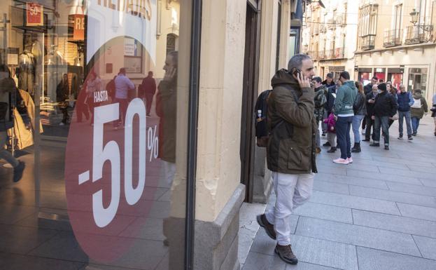 Las rebajas se adelantan para acaparar la venta de regalos de última hora