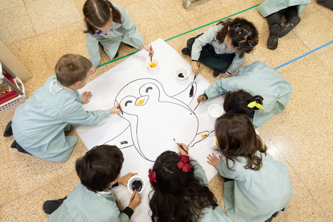 Un colegio de Valladolid apadrina 130 pingüinos en la Antártida