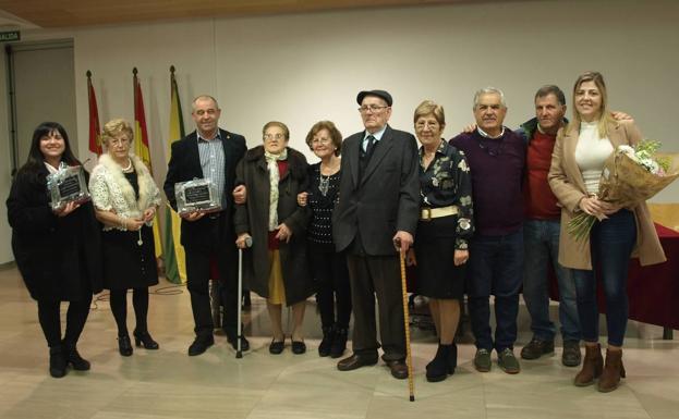 La asociación de mayores de Pedrajas homenajea a sus socios más longevos