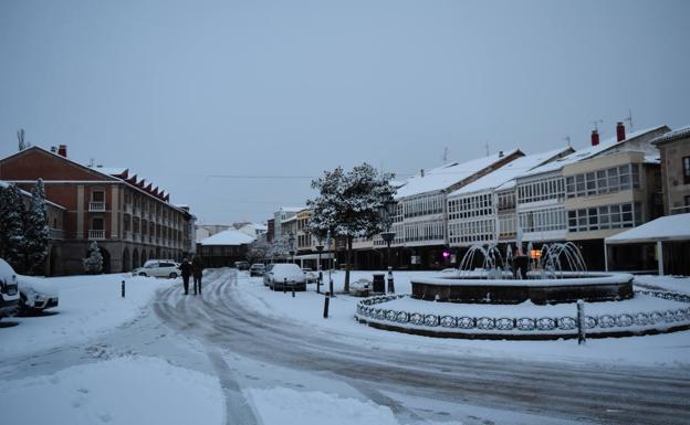 Tráfico desembolsa el polígono de Aguilar y abre un convoy de unos 150 camiones hacia Cantabria