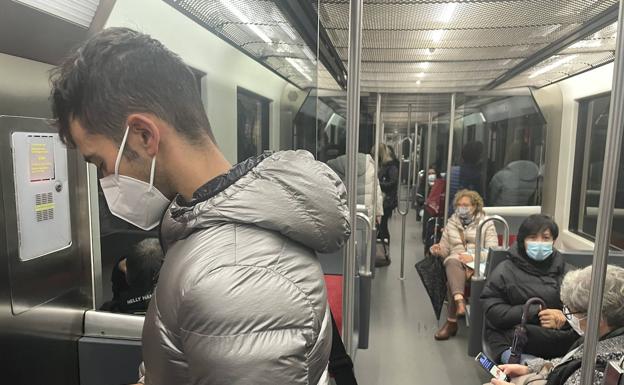 Darias: la mascarilla dejará de ser obligatoria en el transporte «pronto, pronto, pronto»