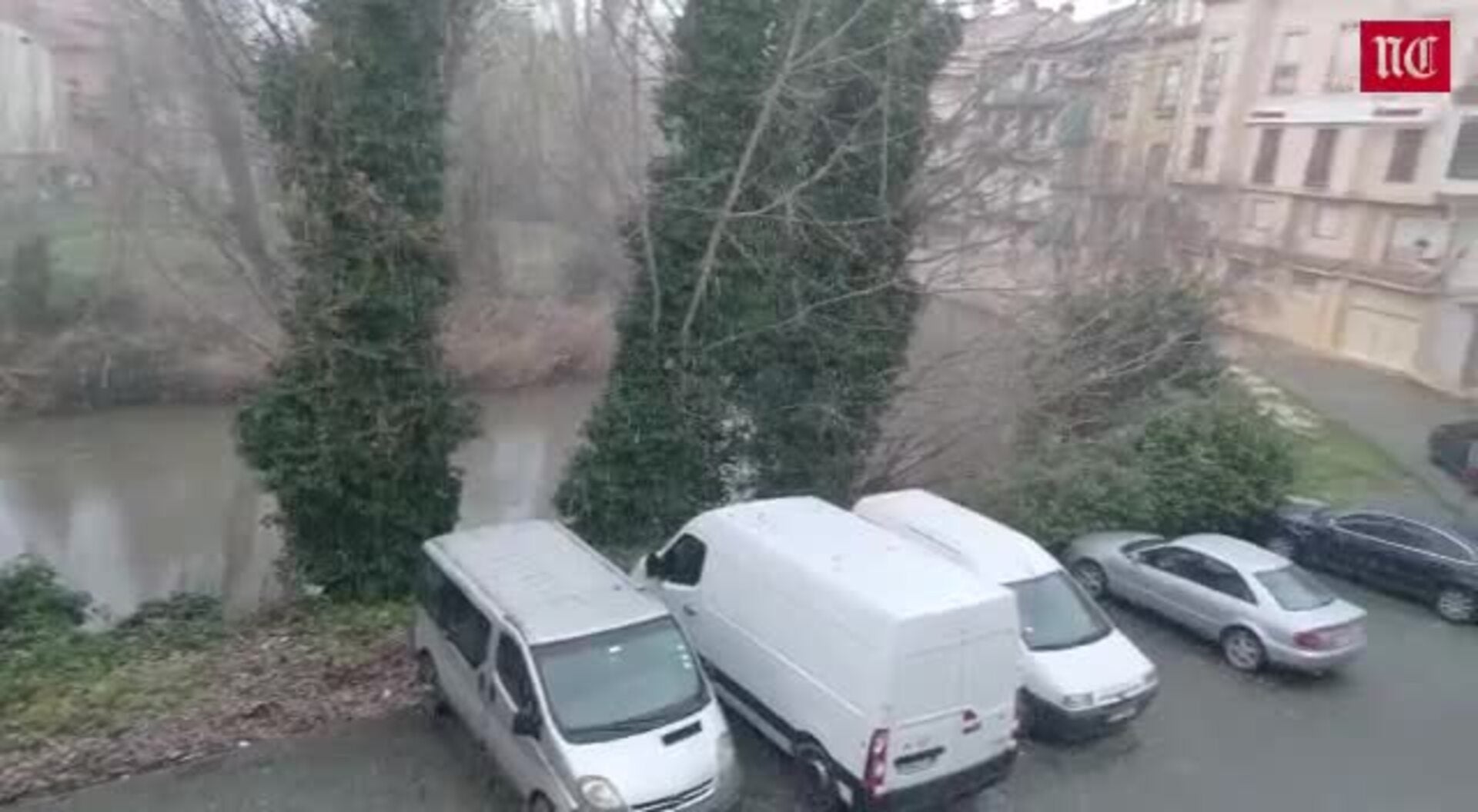 La nieve se asoma a Peñafiel (Valladolid)