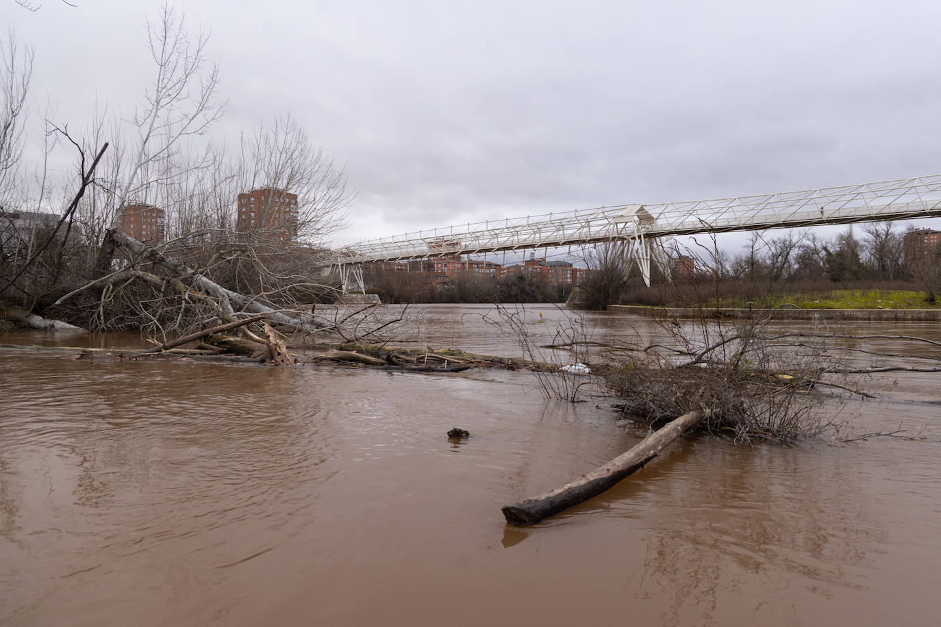 El Pisuerga se desborda en algunos puntos de Valladolid