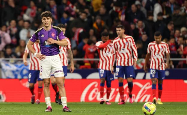 El Real Valladolid dimite en el Metropolitano y se hunde sin remedio