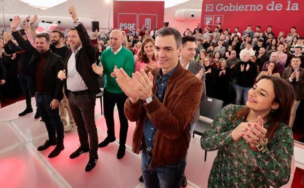 Pedro Sánchez alerta: «Solo hay que ver lo que Mañueco y Vox están haciendo en Castilla y León»