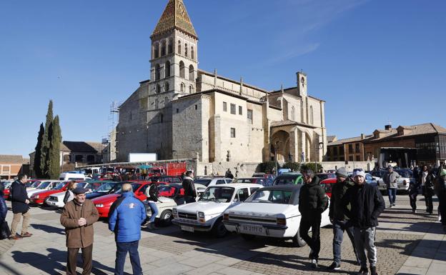 Gran éxito de la concentración de vehículos clásicos en Paredes