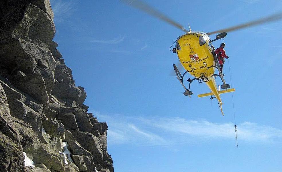 Muere un montañero portugués tras caer desde 100 metros en Gredos