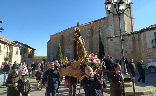 Vecinos y visitantes honran en Valdenebro a San Vicente Mártir