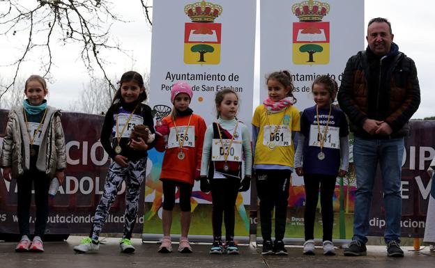 El frío no quita las ganas de saborear el campo a través en Pedrajas