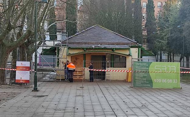 El quiosco bar de los Paseos comienza su transformación en oficina de turismo