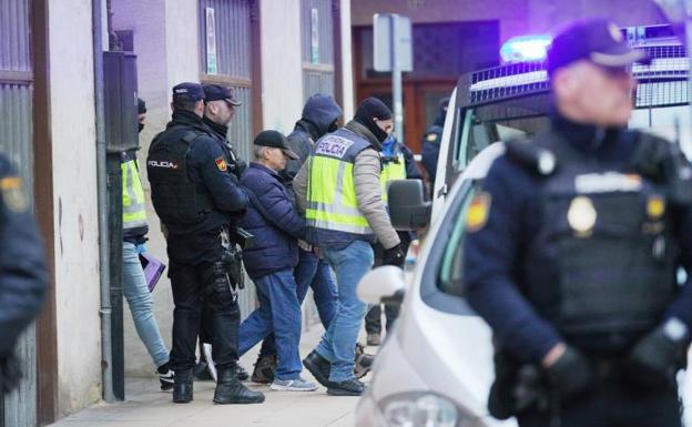 «Un solitario», así es el vecino de Miranda acusado de enviar cartas bomba a Pedro Sánchez