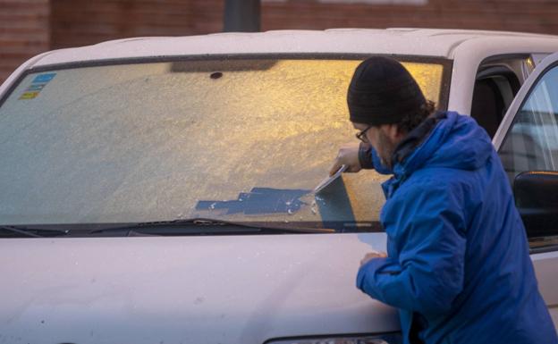 Consejos para eliminar el hielo del parabrisas del coche