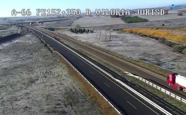 La nieve complica el tráfico en el norte de León y cierra dos puertos en Burgos