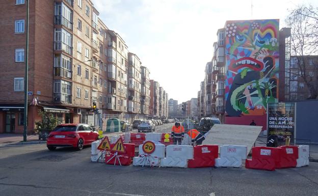 Cortes y restricciones de aparcamiento en la calle Mirabel por obras en la red de saneamiento