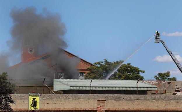 El fuego castiga con dureza el cinturón industrial de Palencia