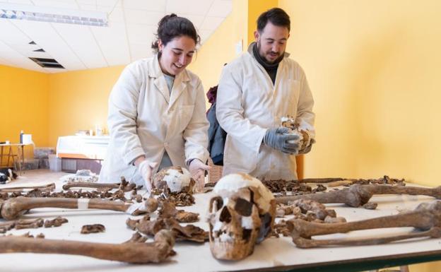 La demolición del memorial de los años 80 permitirá exhumar la última fosa común de El Carmen